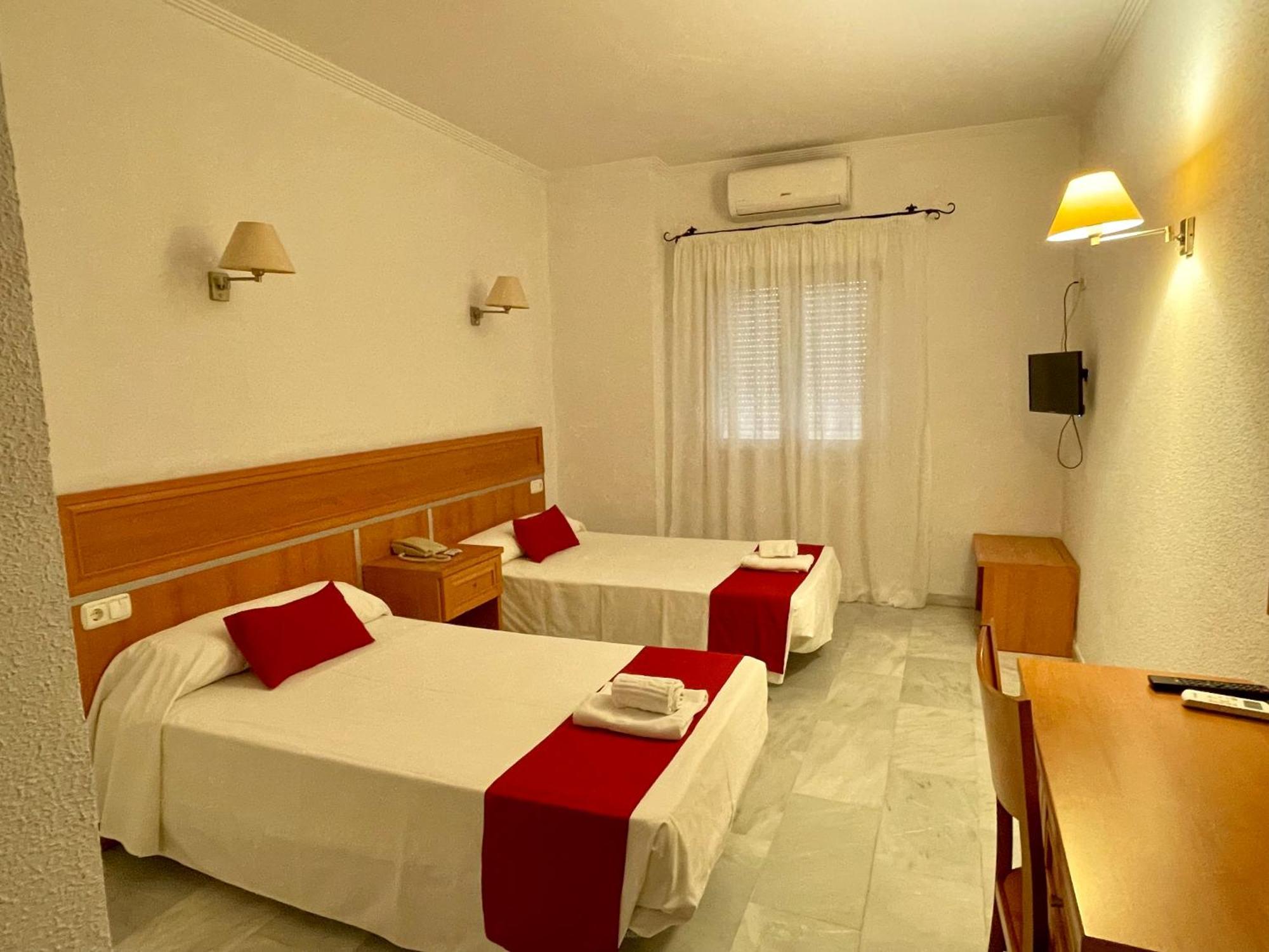 Hotel Puerto De Palos パロス・デ・ラ・フロンテーラ エクステリア 写真